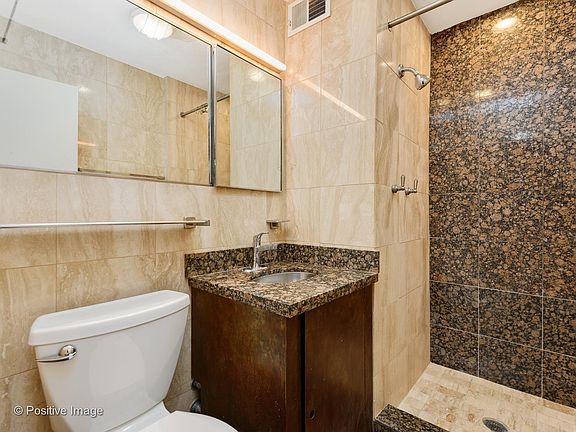 3rd image of 555 W Cornelia Ave APT 1911