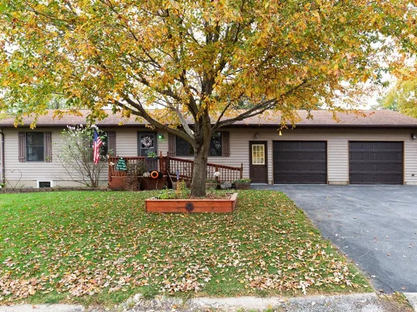 111 Michelle Dr, Hudson, IA 50643