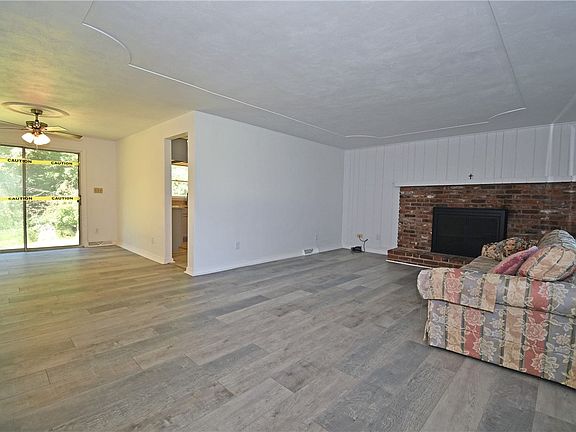 4th image of 2782 Walters Ct