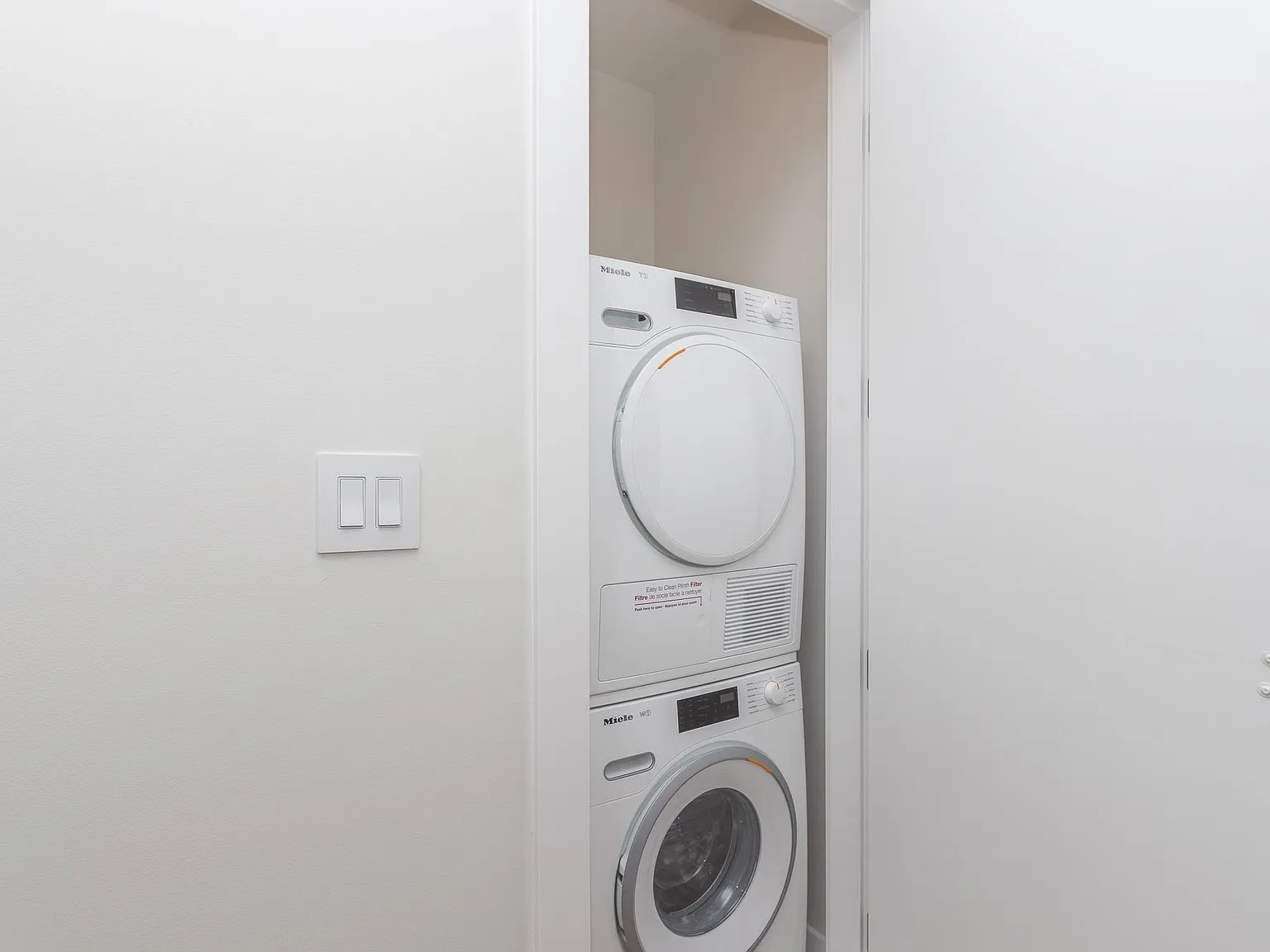 2 bed, 987 sqft, $4,200 — Photo 3
