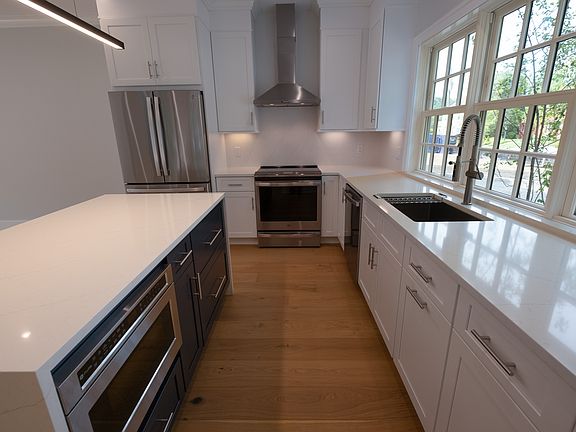 5th image of 2 Great Oak Ln