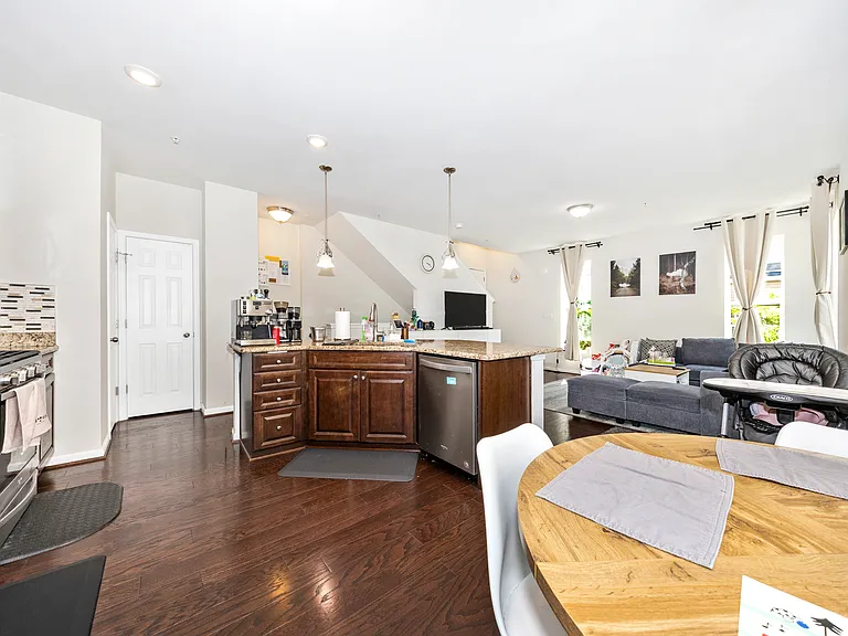 6142 Murray Ter — Photo 10