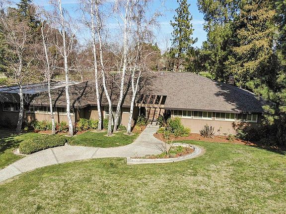 3rd image of 44124 Greenview Dr