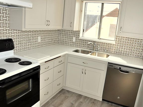 4th image of 1459 Stanley Ave APT 4
