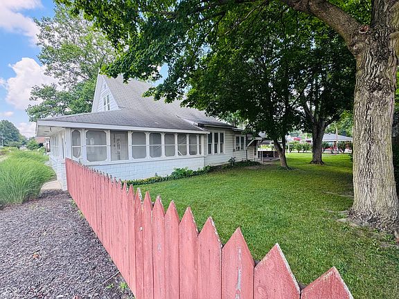 5th image of 216 W Main St