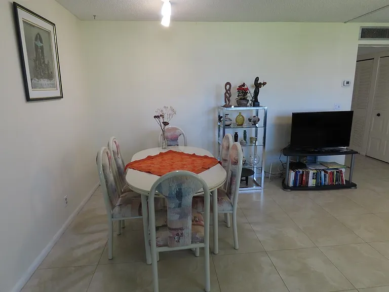 17 Willowbrook Ln #106 — Photo 5