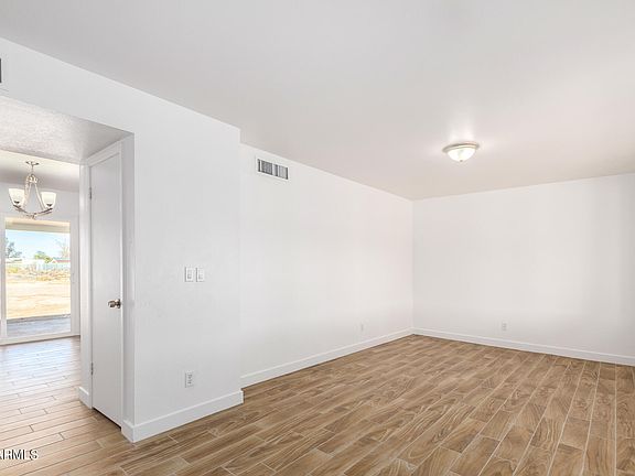 5th image of 2312 S Private Dr