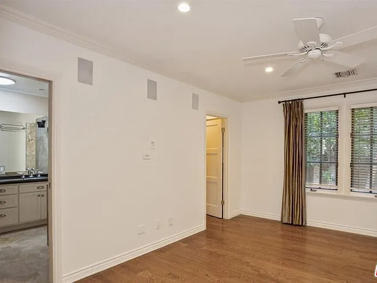 530 Westmount Dr — Photo 16