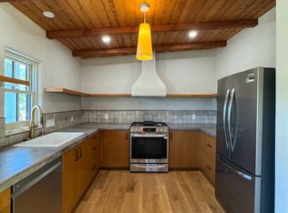 606 Camino De La Luz, Santa Fe, NM 87505