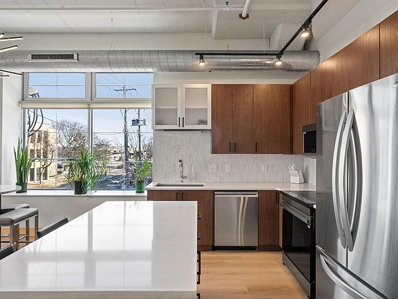 2nd image of 918 3rd St N #211