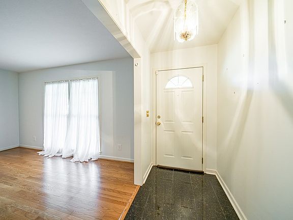4th image of 6066 Canterbury Dr