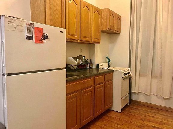 2nd image of 261 E 10th St APT 1b
