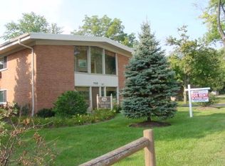 705 W Park Ave APT 12, Libertyville, IL 60048