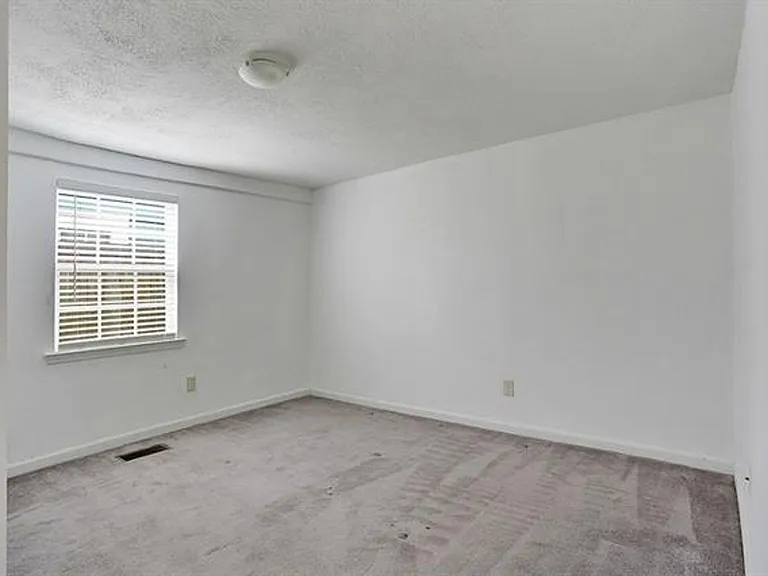 843 Washington Ave — Photo 10