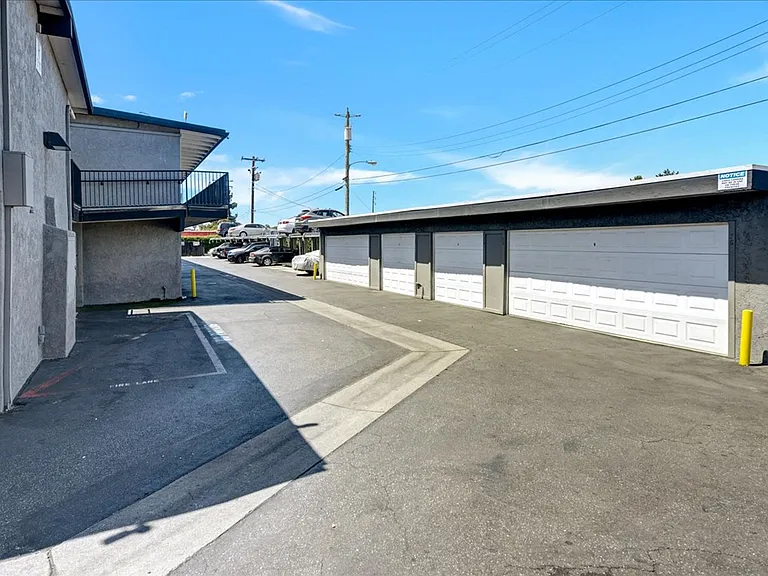 2701 W McFadden Ave — Photo 36