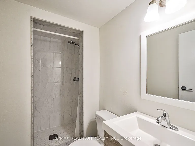 50 Axsmith Cres — Photo 39