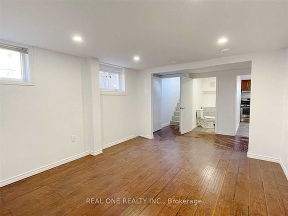 4th image of 36 Victor Blvd #Basement