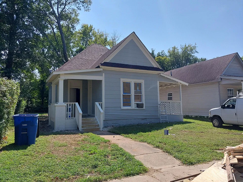 1218 W 11th St