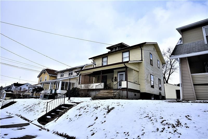 2nd image of 231 E Hillcrest Ave