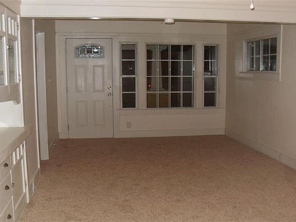 5th image of 2727 N Wishon Ave