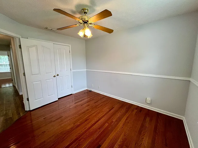 2720 Roscommon Dr — Photo 10