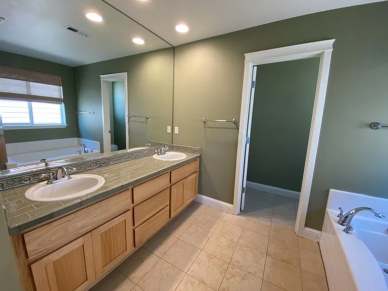 17910 NE 36th Way — Photo 13