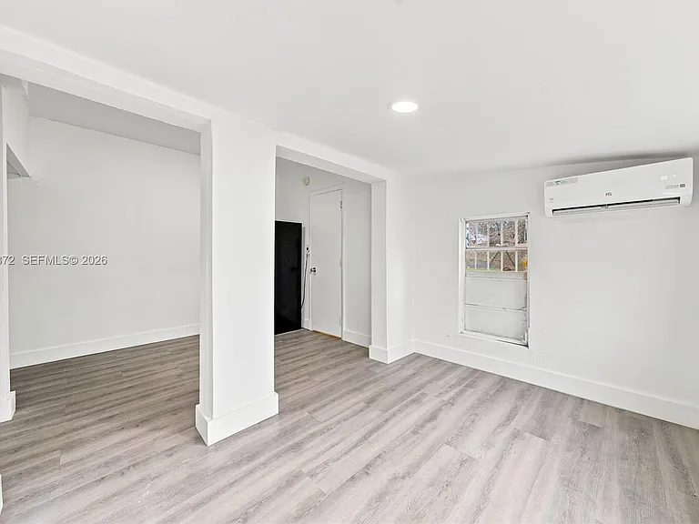 128 NW 9th Ave #6 — Photo 9
