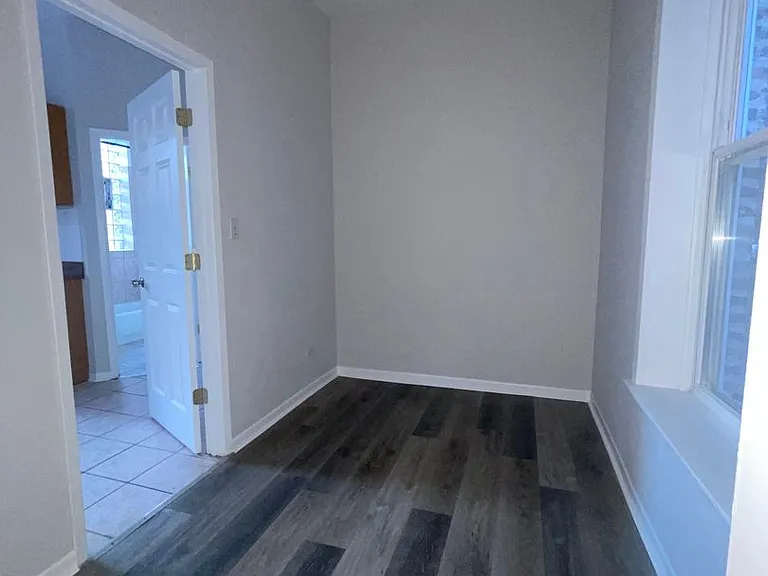 2346 W Taylor St — Photo 8