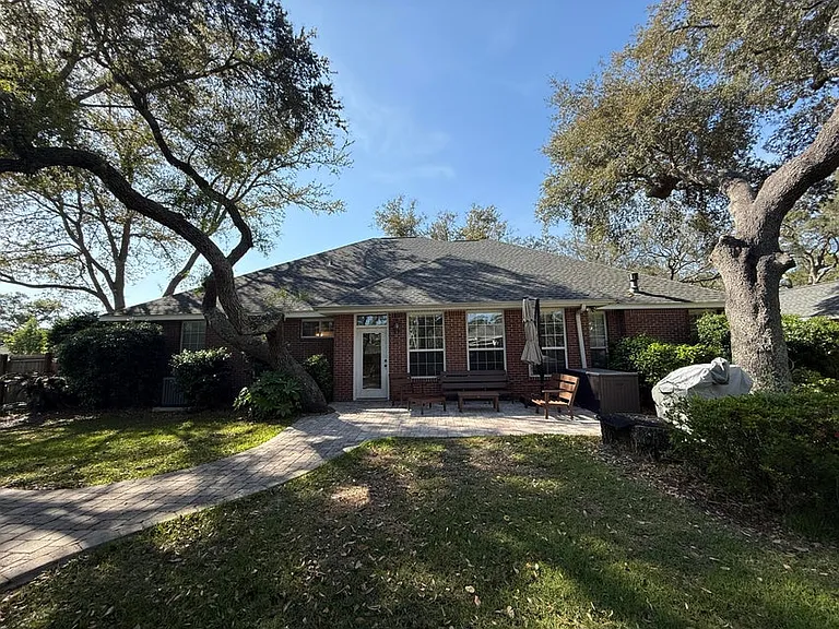 4410 Windlake Dr — Photo 32