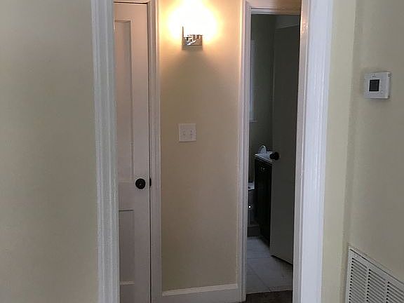 5th image of 18 Woodard Cir