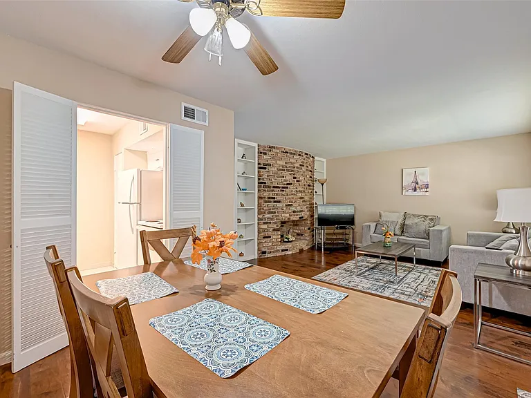 2121 Fountain View Dr #16 — Photo 6