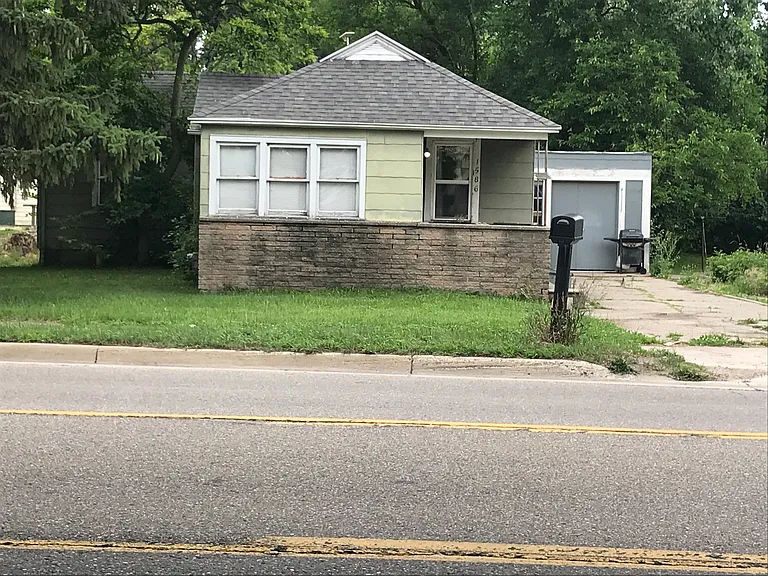 1586 Haslett Rd — Photo 1