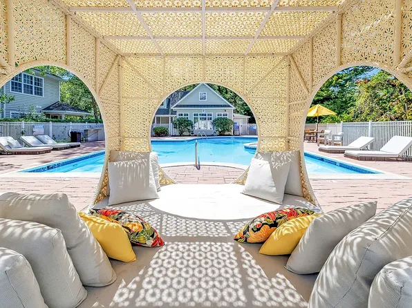 100 Broadway, North Haven, CT