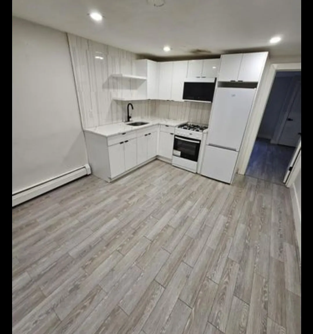 3 bed, $2,500 — Photo 1