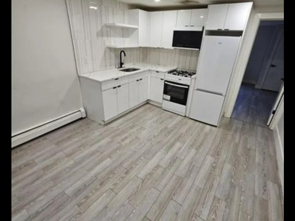 78 Clerk St #G1
