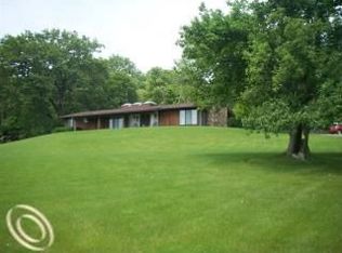 8700 Gale Rd, White Lake, MI 48386