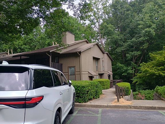 2nd image of 2509 Cumberland Ct SE
