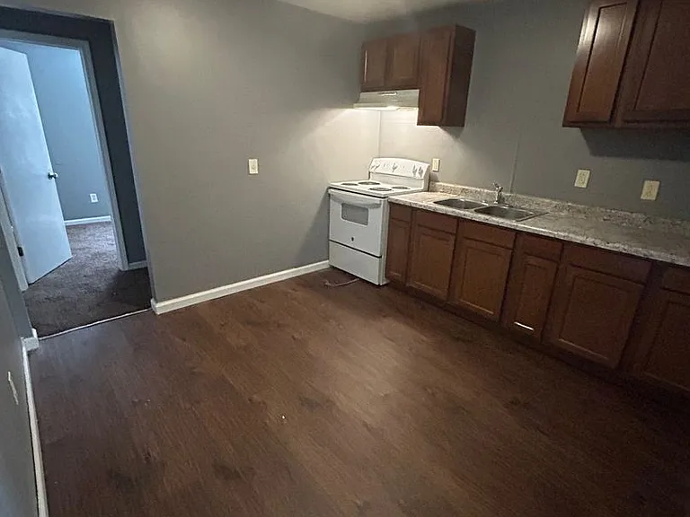 3503 Falling Springs Rd — Photo 4