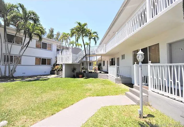 75 S Shore Dr #4B — Photo 2