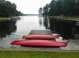 517 Longleaf Dr, West End, NC 27376