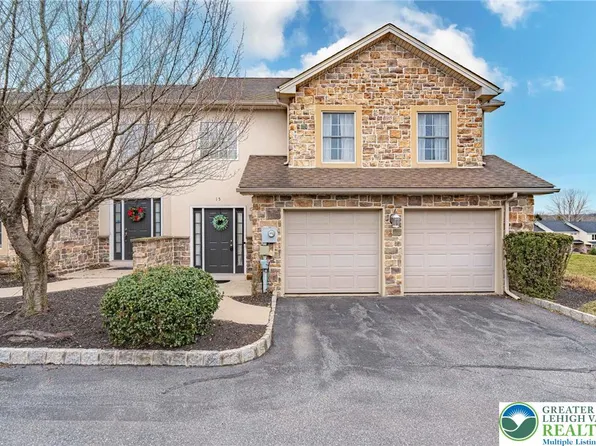 15 Holly Ct, Easton, PA 18040