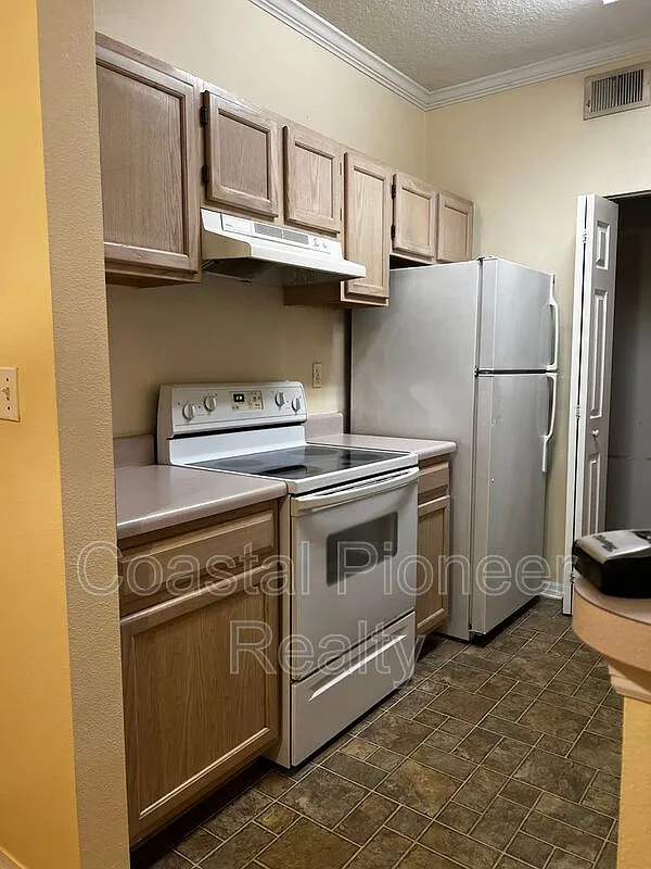1 bed, 1.0 bath, 734 sqft, $1,250 — Photo 2