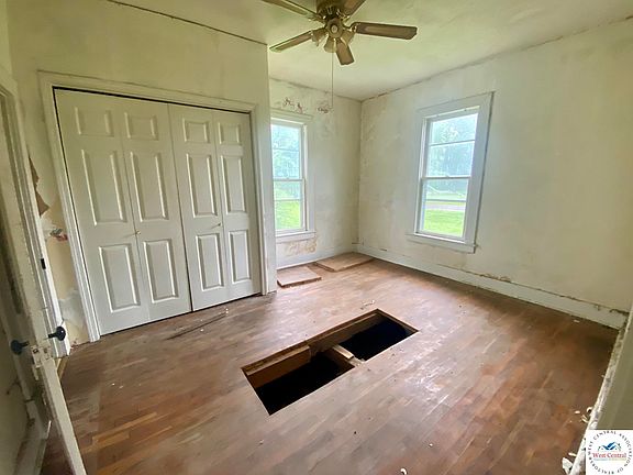 5th image of 409 E 6th St