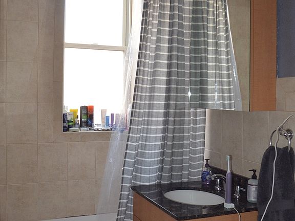 4th image of 2158 W Chicago Ave APT 3F