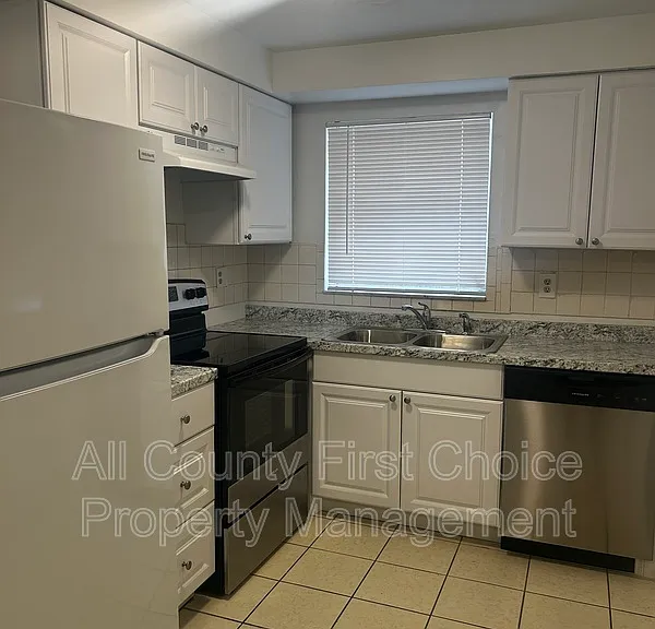 556 Patricia Ave — Photo 3