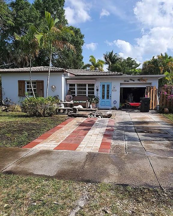 1st image of 1012 SW 18th Ct