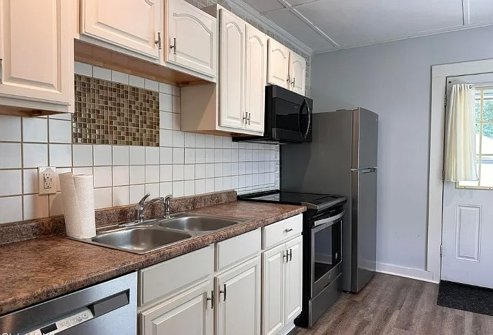 1 bed, 920 sqft, $1,450 — Photo 2