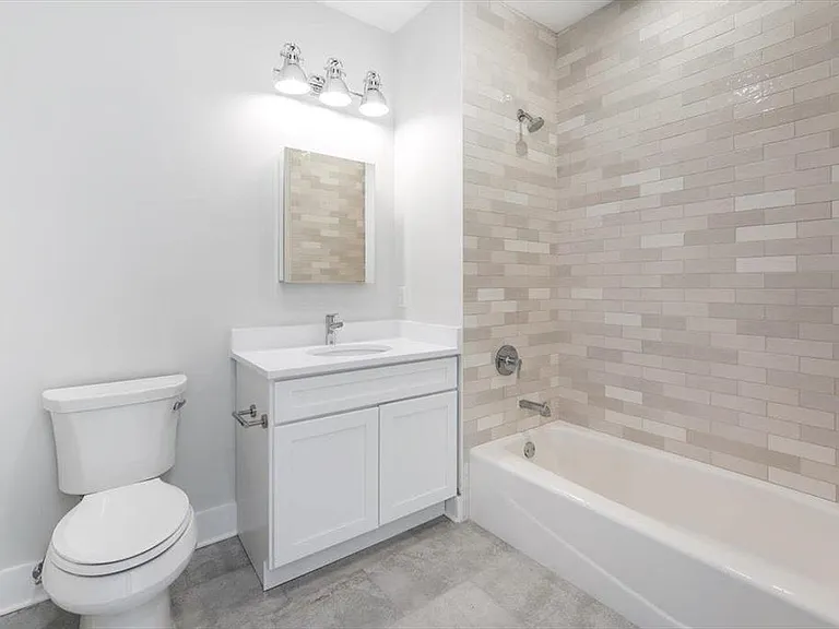 667-665 Grand St #204 — Photo 14