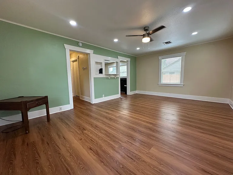 210 Las Flores Ave — Photo 7