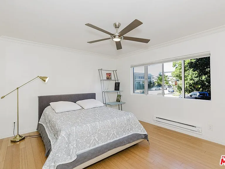 1154 S Barrington Ave #101 — Photo 5